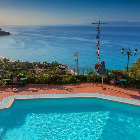 Garbis & Aparthotel 4*