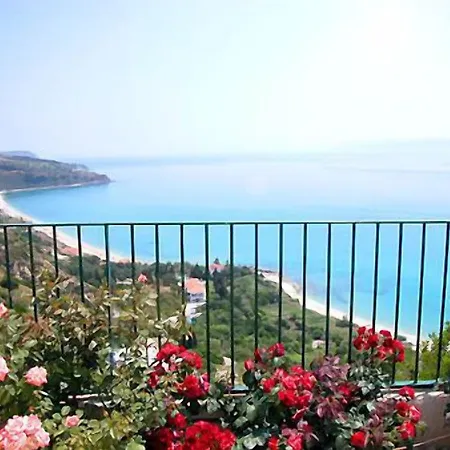 Aparthotel Garbis & 4*