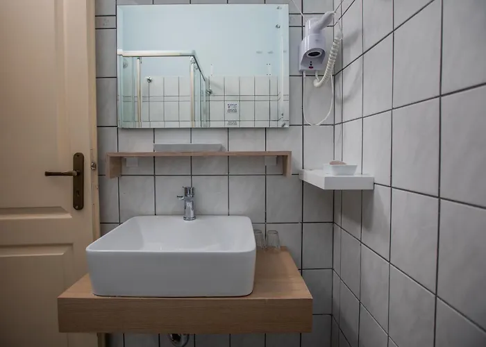 מלון דירות Garbis & 4*